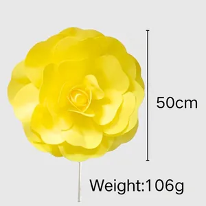 Maßangaben einer großen gelben PE-Rose mit 50 cm Durchmesser und 106 g Gewicht.