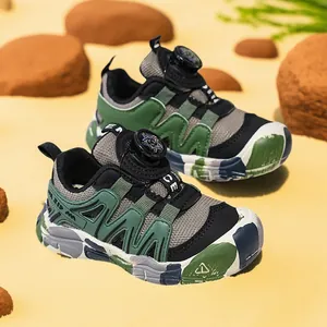 Atmungsaktive Sportschuhe für Jungen mit Drehverschluss und Camouflage-Gummisohle