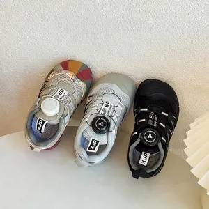 Atmungsaktive Kindersneaker mit Drehverschluss und Zehenschutz