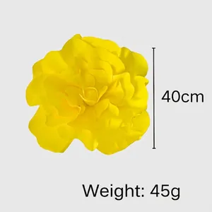 Nahaufnahme einer 40 cm großen gelben PE-Rose, 45 g, für die Dekoration im Freien