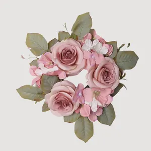 Primer plano de corona de rosas artificiales rosa vintage para decoración de boda