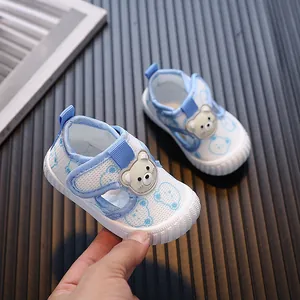 Zapatos de caminata transpirables para bebés con diseño de oso lindo