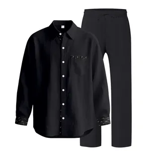 Vue détaillée de l'ensemble de loisirs en lin noir pour hommes avec finitions à motifs