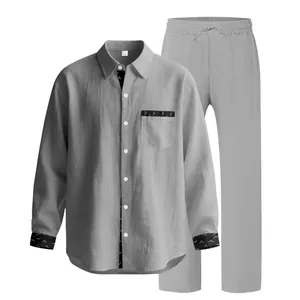 Ensemble deux pièces gris aspect lin pour homme avec chemise à manches longues et pantalon
