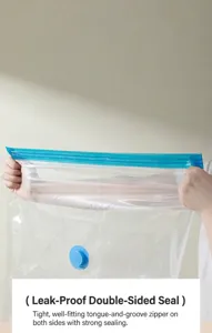 Détail du double joint de fermeture étanche sur un sac de compression sous vide transparent