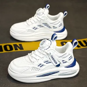 Chaussures de sport blanches et bleues respirantes pour garçons avec boucle rotative