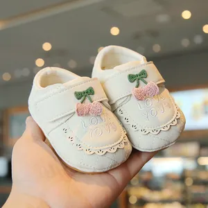 Chaussures Premiers Pas pour Bébé Fille Semelle Souple Chaussures de Princesse Cuir Synthétique Broderie Cerise