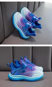 Vue détaillée des chaussures de sport épaisses pour filles en dégradé violet et bleu