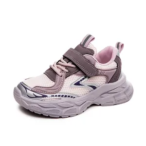 Ademende roze meisjessneakers met mesh bovenwerk en handige klittenbandsluiting