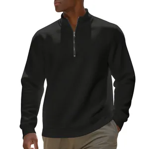 Detail van een warme zwarte herensweatshirt met opstaande kraag en halve rits voor heren.
