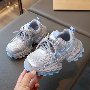 Baskets de sport chunky bleu argenté pour filles avec un design en mesh respirant