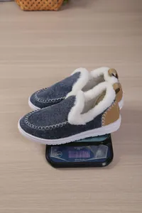 Close-up showing the 317.4g weight of blue faux fur lined winter slip-on shoes