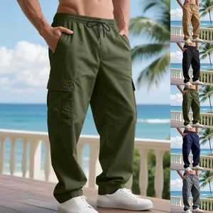 Locker geschnittene Herren-Cargohose in mehreren Farben mit Kordelzug und Taschen
