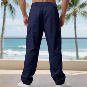 Herren-Cargo-Hose in Marineblau mit praktischen Taschen und entspannter Passform Rückansicht