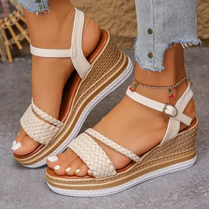 Sandales compensées blanches élégantes pour femmes avec brides tressées et boucle réglable