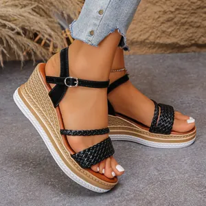 Sandales compensées noires tressées pour femmes avec plateforme et boucle cheville