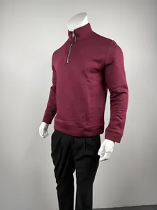 Bordeauxrode heren sweater met kwart rits, opstaande kraag en fleece voering.