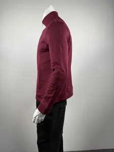 Zijaanzicht van een bordeauxrode herensweatshirt met fleecevoering en opstaande kraag