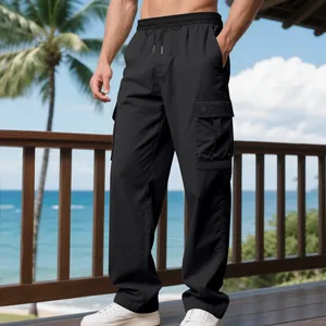 Detailansicht schwarzer Cargo-Herrenhose mit großen Pattentaschen und Kordelzug