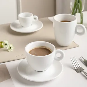 Ensemble de Tasse à Café et Soucoupe en Céramique Minimaliste Européen Tasse à Lait en Porcelaine Blanche Épaissie avec Grande Poignée Ronde Café Maison Bureau