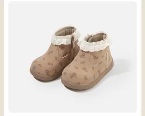 Baby-Boots mit Blumenmuster, weißem Spitzenbesatz und weicher, rutschfester Sohle