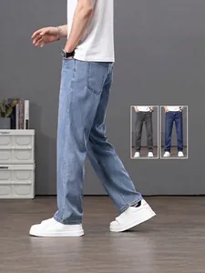Jeans da uomo in Tencel estivo, taglio dritto, leggero e con effetto fresco, colore azzurro.