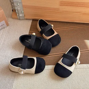 Elegant French-style children's Mary Jane shoes with pearl strap and soft flexible sole