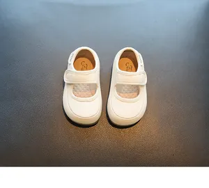 Klassische weiße Lauflernschuhe für Babymädchen mit weicher Sohle und atmungsaktiver Innensohle