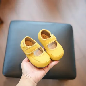 Weiche gelbe Lauflernschuhe für Babymädchen mit Klettverschluss im Prinzessinnen-Stil