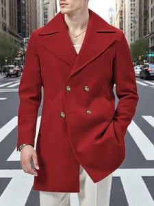 Cappotto rosso doppiopetto da uomo media lunghezza, elegante stile urbano autunnale