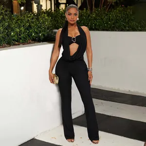 Sexy schwarzer Neckholder-Jumpsuit mit tiefem V-Ausschnitt und rückenfreiem Design