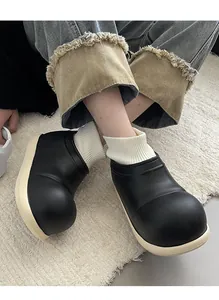 Stilvolle, übergroße schwarze Kinder-Hausschuhe mit dicken Sohlen und warmem Futter