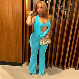 Glamouröser türkisfarbener Neckholder-Jumpsuit mit tiefem V-Ausschnitt und Schlaghose für Damen