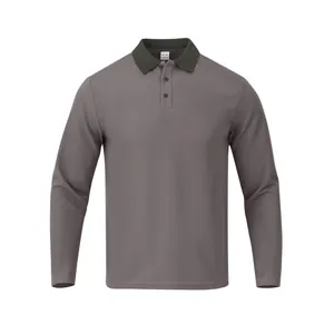 Détail du polo à manches longues pour homme avec son col en maille côtelée vert.