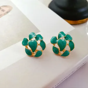 Vintage grüne Emaille-Blumenohrstecker mit Goldrand und 925er Silbernadels-Detail
