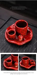Detalle del quemador de madera santa de cerámica moteada roja con diseño de seta