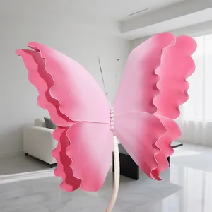 Grande decorazione farfalla in schiuma rosa per eventi in centri commerciali e matrimoni.