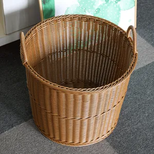 Grand panier à linge tressé marron avec poignées pour le rangement des vêtements et jouets
