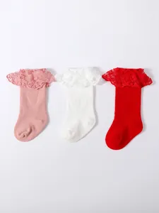 Set de calcetines altos Lolita para bebé en colores rosa, blanco y rojo vivo