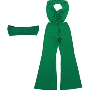 Sexy grüner Neckholder-Jumpsuit mit Rückenausschnitt, Schlaghose und Bandeau-Top.