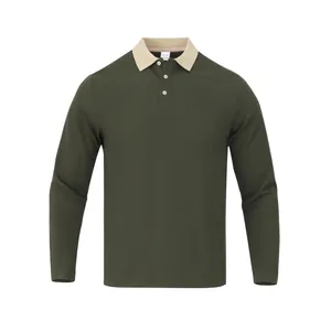 Détail de face d'un polo à manches longues pour homme en maille côtelée avec col contrasté