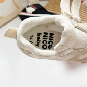 Detail der Einlegesohle von Funktions-Lernlaufschuhen für Kinder mit Logo und Größe