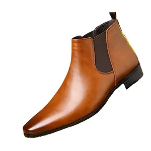 Klassieke heren Chelsea boots van bruin leer met een Brits design en puntige neus