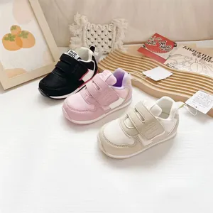 Atmungsaktive Lauflernschuhe für Kleinkinder mit rutschfester Gummisohle, Set aus 3