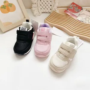 Bequeme atmungsaktive rutschfeste Kleinkind-Sneaker für Jungen und Mädchen in Schwarz Rosa Beige