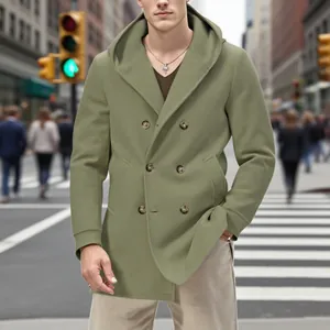 Vue détaillée d'un trench-coat à capuche à double boutonnage pour homme en vert olive