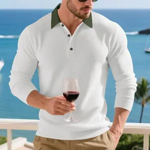 Élégant polo homme blanc à manches longues en maille côtelée avec col contrasté vert