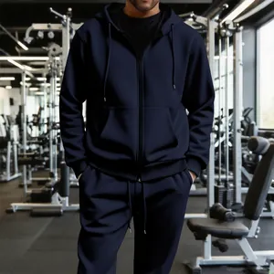 Vista detallada de chándal azul marino para hombre con sudadera con capucha y cremallera.