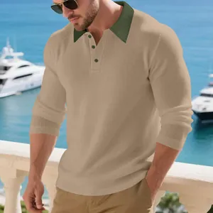 Détail de la texture en maille côtelée épaisse du polo kaki à manches longues pour hommes