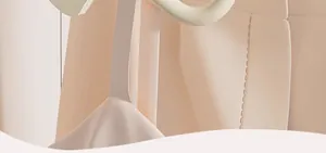 Primer plano de percha beige minimalista sin marcas que muestra diseño de clip